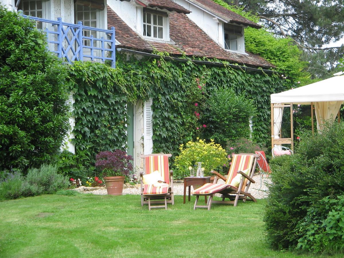 Le Canard Au Parapluie Rouge Bed and Breakfast Célon Esterno foto
